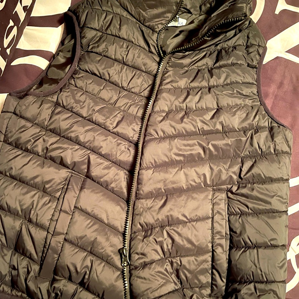 Black puffy vest